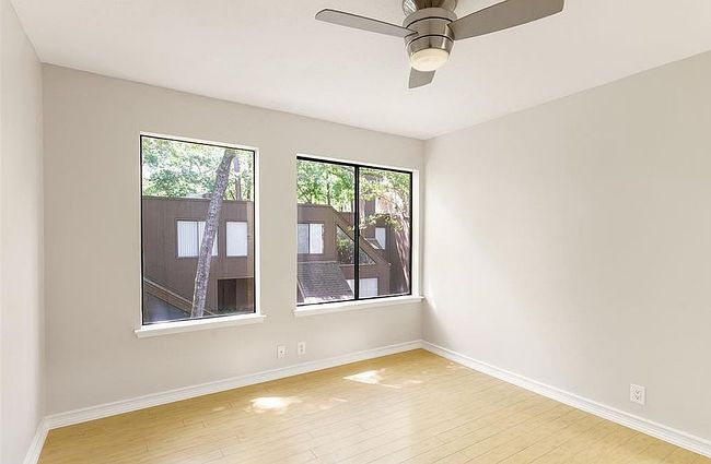 Additional photo 3 of property located at 271 Litchfield Ln