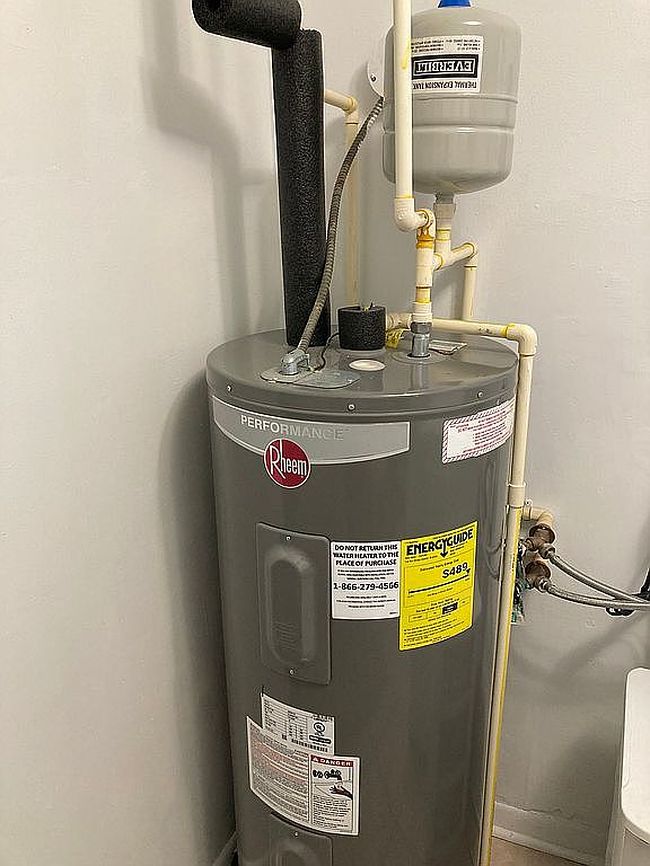 Additional photo 1 of property located at 2917 Silver Lake Dr