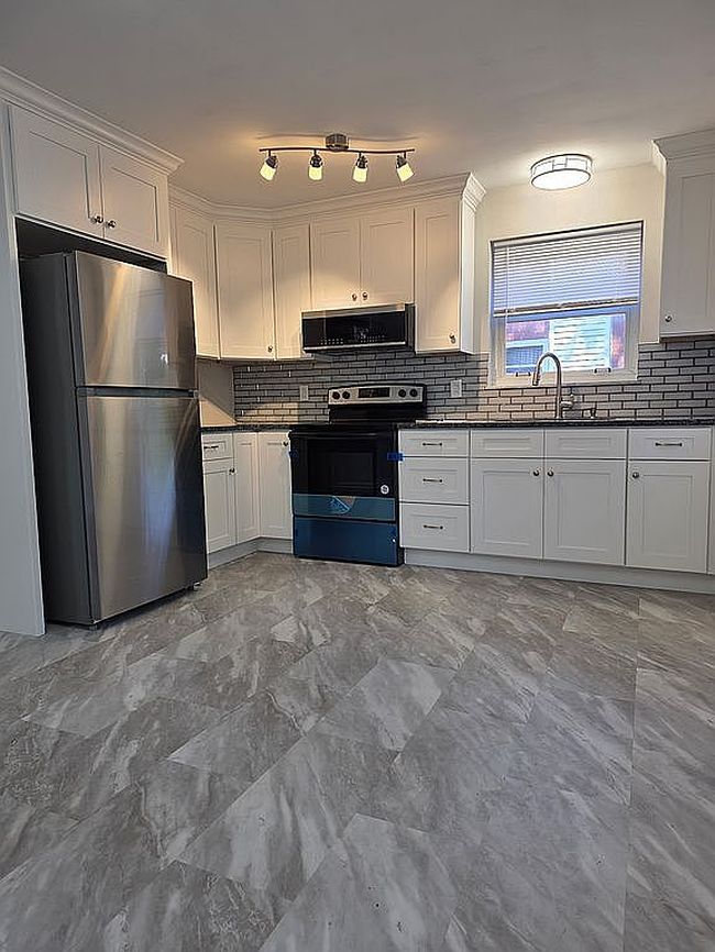 Additional photo 1 of property located at 10509 Thornview Dr