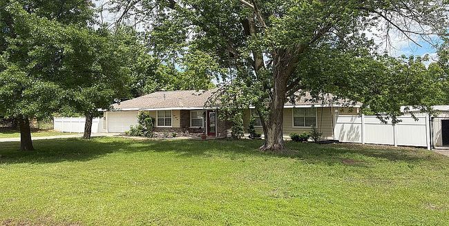 Image of 824 N Poplar Ln