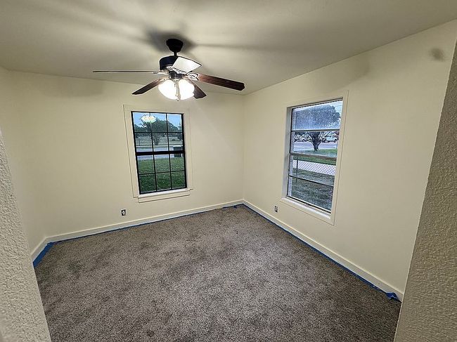 Image of 909 E Sarah St