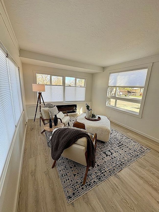 Additional photo 2 of property located at 463 Greenleaf St #463