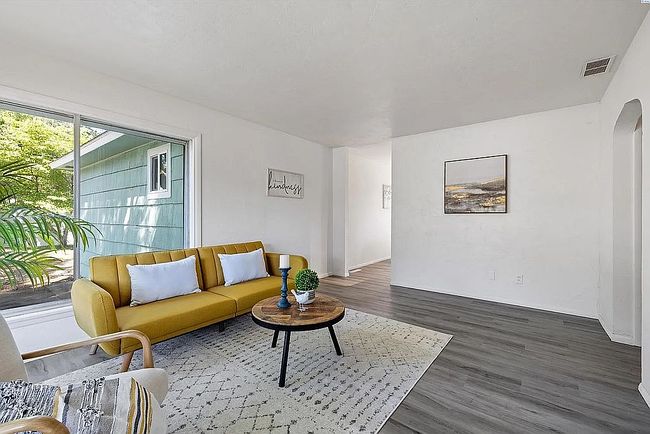 Additional photo 1 of property located at 509 S Johnson St