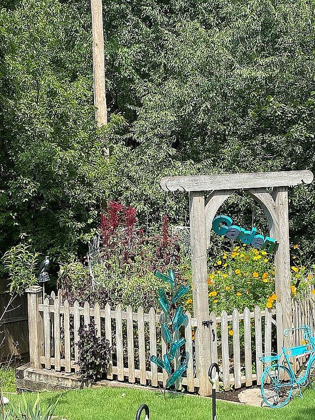 Image of 108 N Bradbury Dr