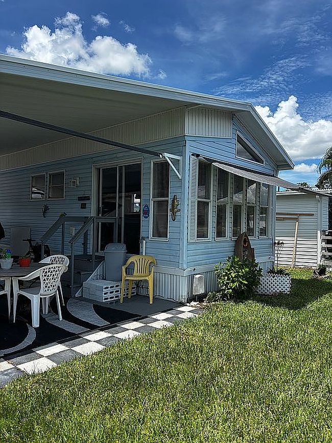 Photo of 210 White Squirrel Cir, Ruskin, FL