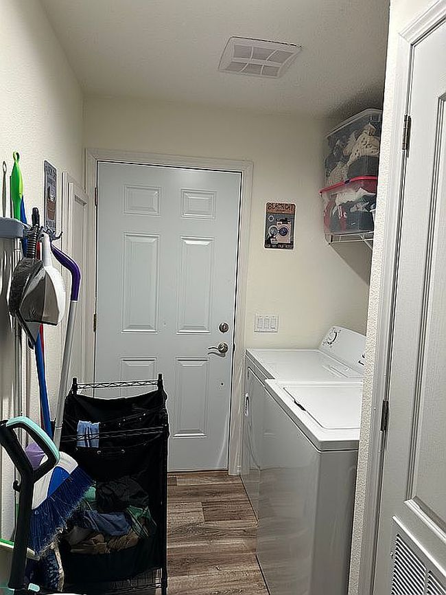 Additional photo 1 of property located at 1031 Gibraltor Ave N