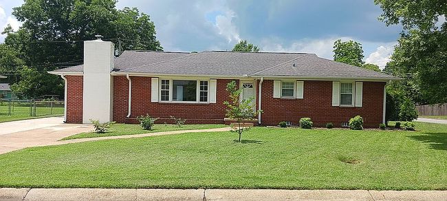 Additional photo 3 of property located at 823 Chambers Dr Ne