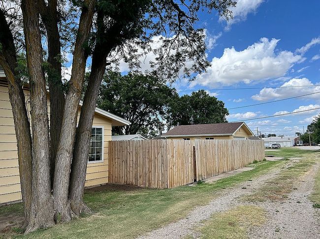 Photo of 814 Oak St, La Crosse, KS
