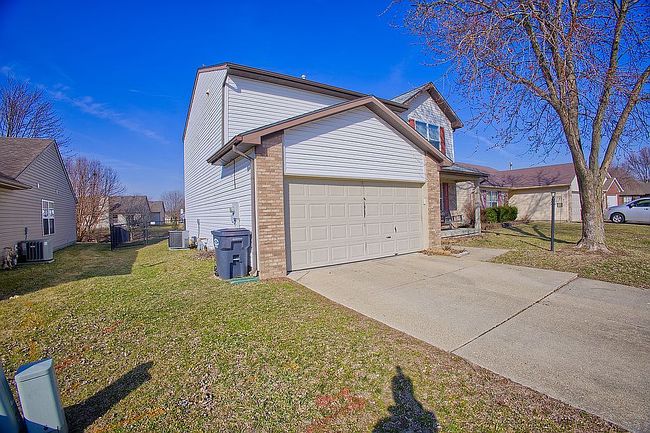 Photo of 1426 Millridge Dr, Greenwood, IN