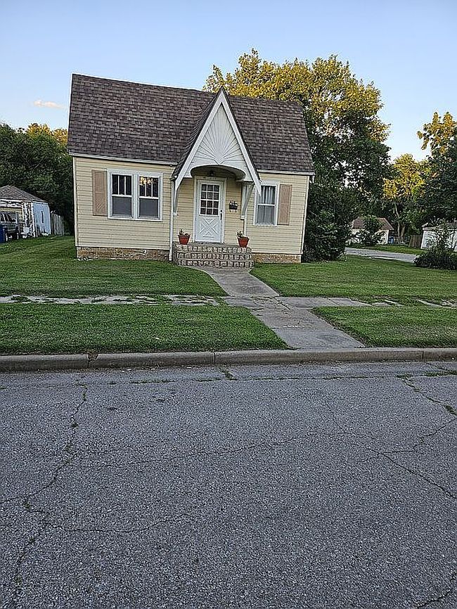 Photo of 818 S Lafayette Ave, Chanute, KS