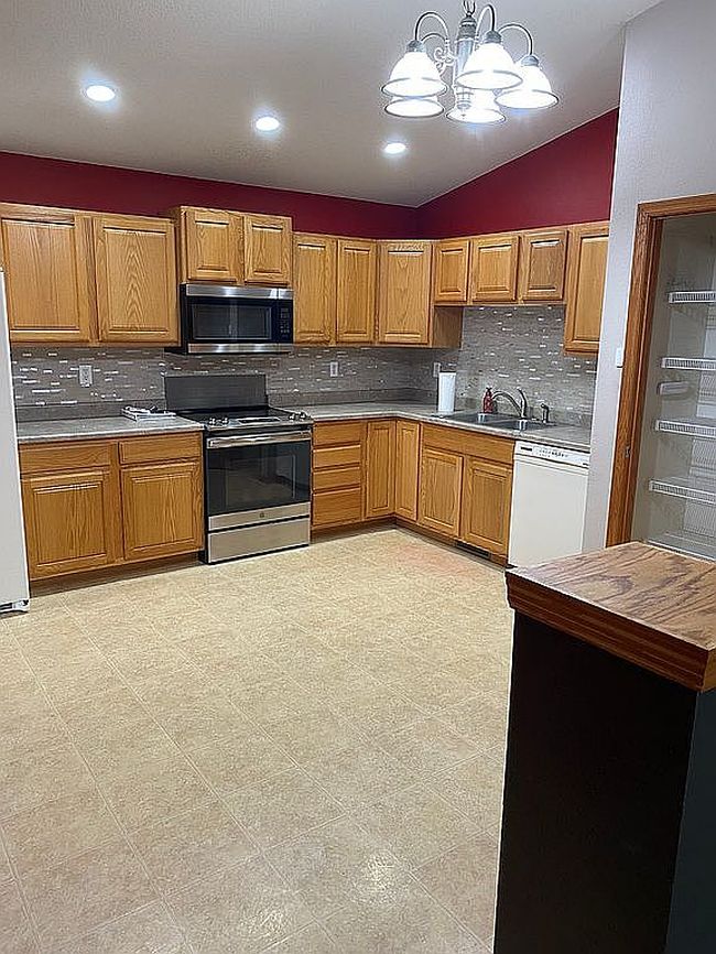 Photo of 3734 Stoneview Cir Sw, Cedar Rapids, IA