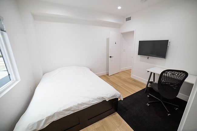 Preview of property located at 1842 S Sycamore Ave