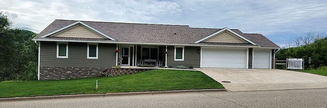 Photo of 190 Rimrock Rd, Rollingstone, MN