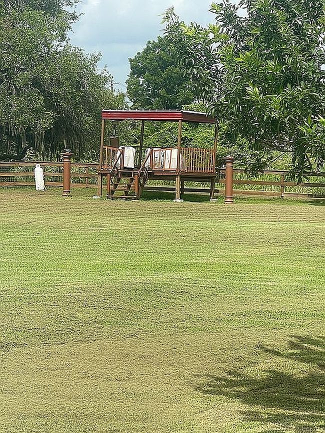 Photo of 720 Winchester Trl, Angleton, TX