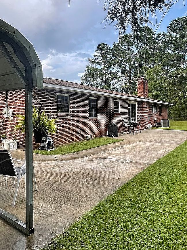 Photo of 803 E Barnard St, Glennville, GA