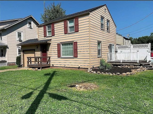 Photo of 325 Lincoln Ave, Louisville, OH