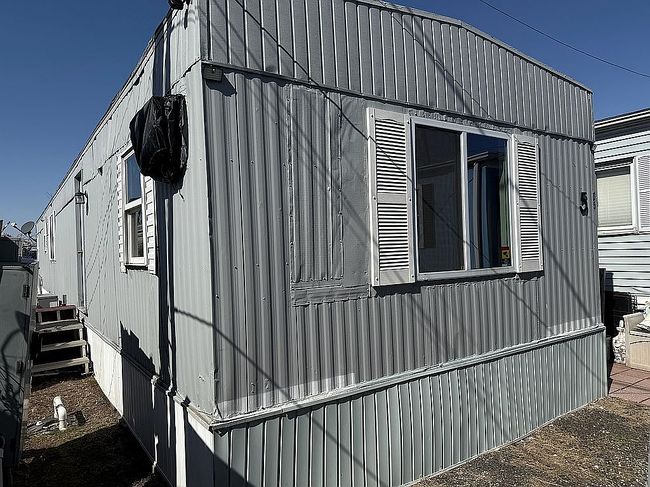 Image of 190 W 24th St Trailer D5
