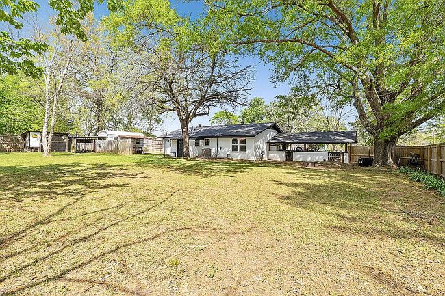 Photo of 323 Houston St, Maud, TX