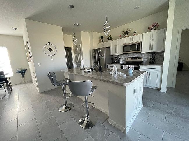 Image of 1907 Nw 19th Pl