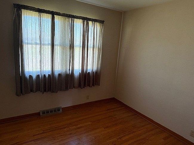 Image of 425 28th St Nw