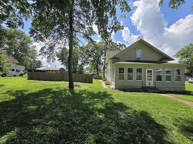 Photo of 211 Indian Ave, Hastings, IA