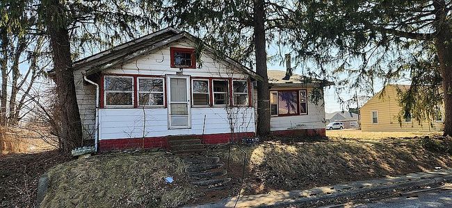 Preview of property located at 931 E Dixon St