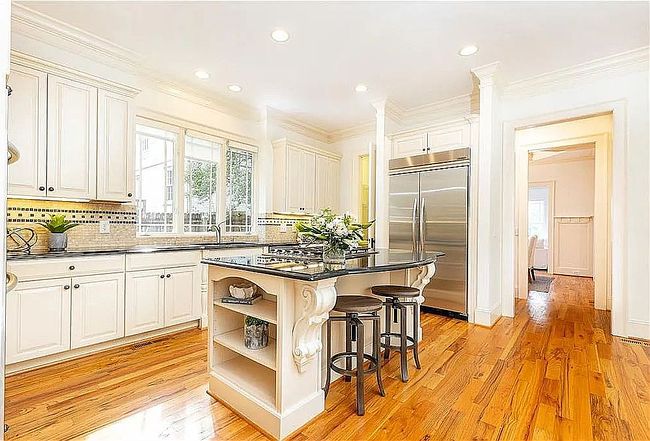 Additional photo 2 of property located at 158 E Wesley Rd Ne