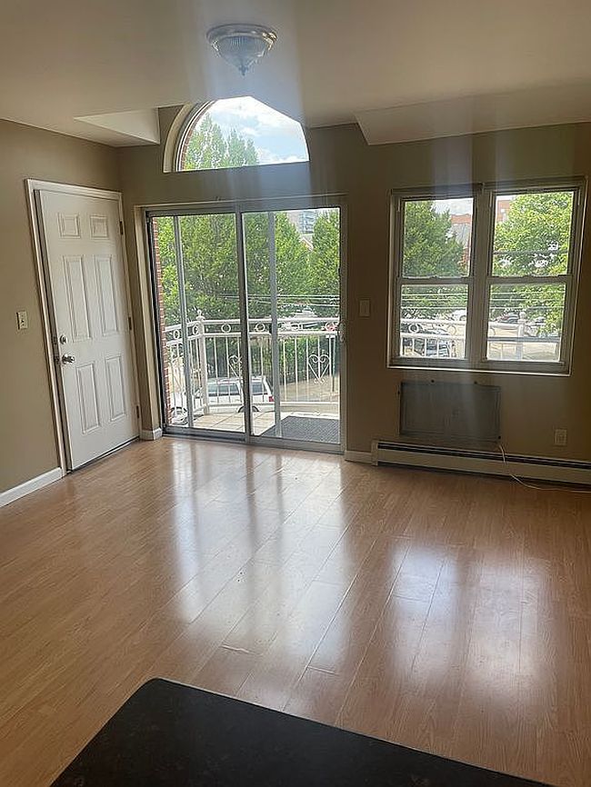 Photo of 14322 Beech Ave, Flushing, NY