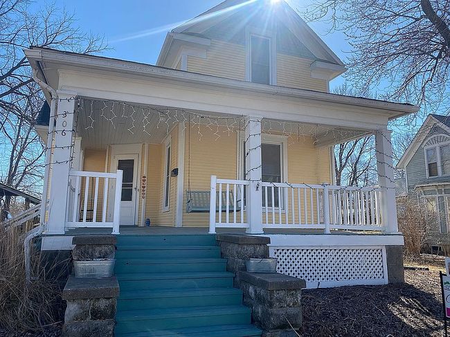 Preview of property located at 306 W Hempstead Ave