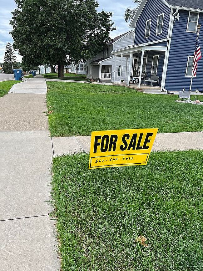Photo of 313 1st Ave E, Cascade, IA