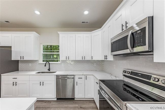 Photo of 307 Highgate Dr, Hartfield, VA