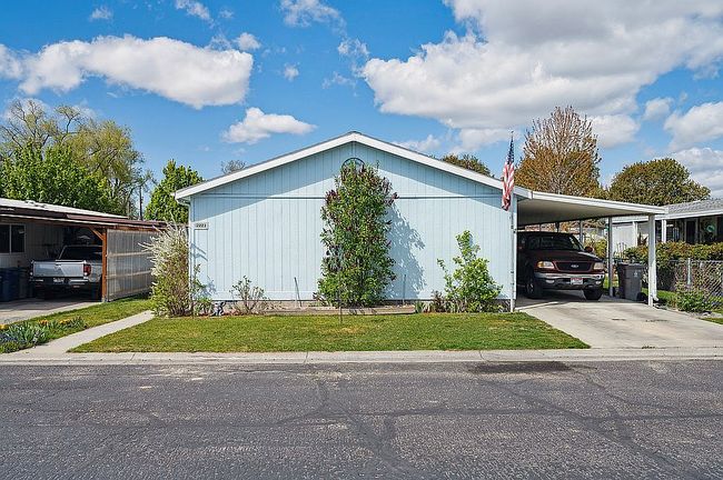 Image of 2223 N Iris Ln