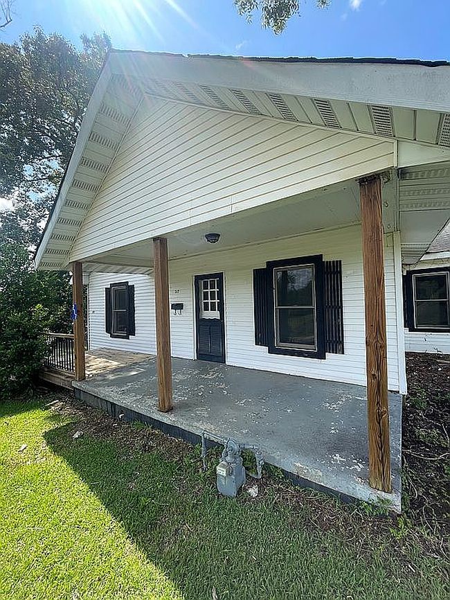 Photo of 217 Barnesville St, Thomaston, GA