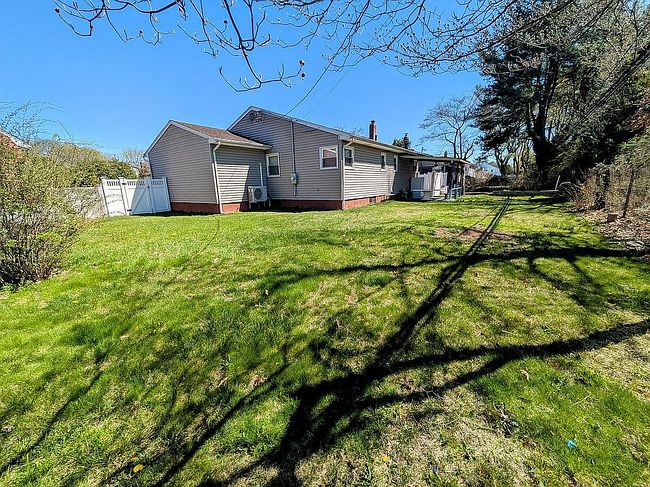 Photo of 8 Lucille Dr, Syosset, NY
