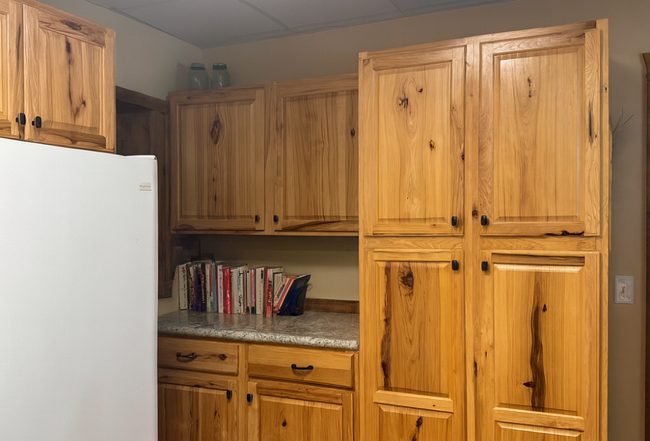 604 2nd St W, Lakota, ND