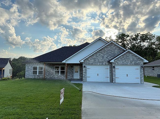 Photo of 962 Cochise Dr, Holts Summit, MO
