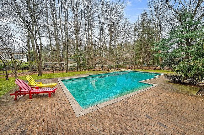 Image of 132 Old Westbury Rd