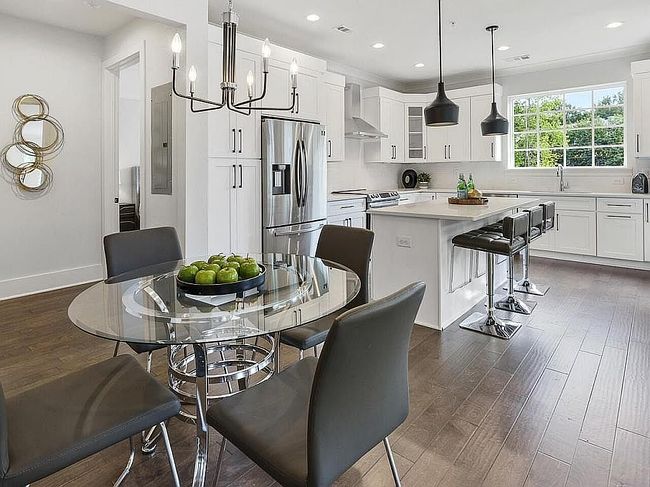 Photo of 6890 Peachtree Dunwoody Rd, Sandy Springs, GA