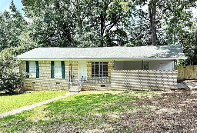 Photo of 100 Centre Cir, Petal, MS