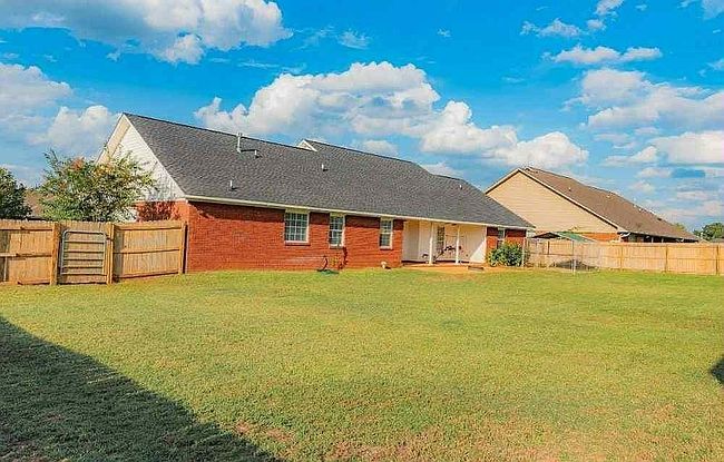 Photo of 107 Stonehedge Dr, Enterprise, AL