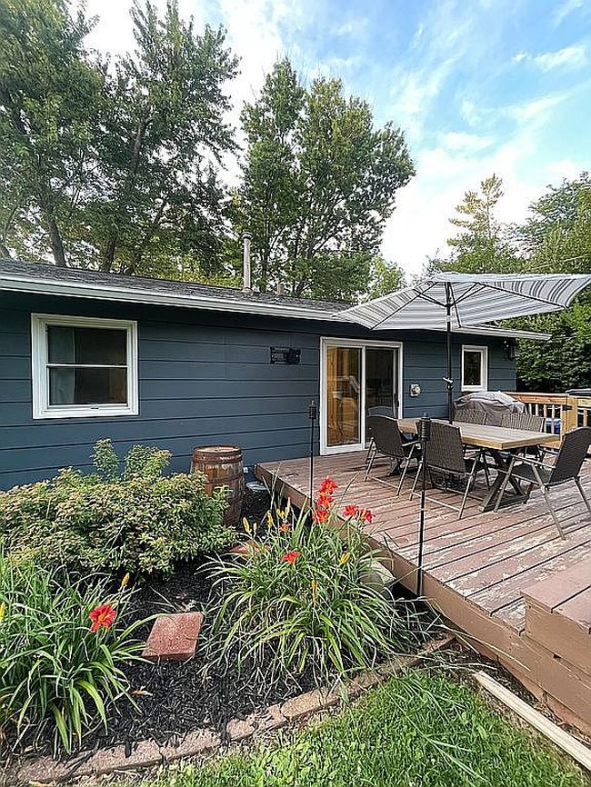 Photo of 1135 Golden Valley Dr, Bettendorf, IA