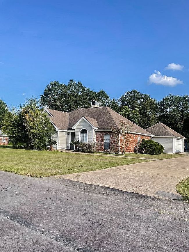 Photo of 811 Comfort Ln, Jennings, LA