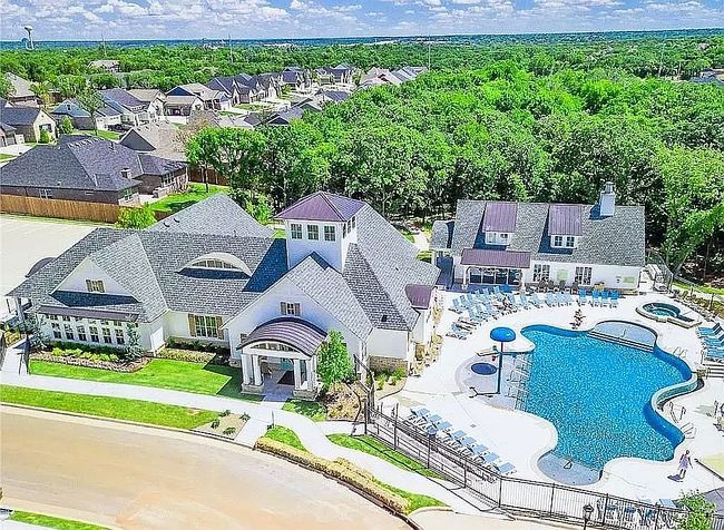 Photo of 1901 Plaza District Dr, Edmond, OK