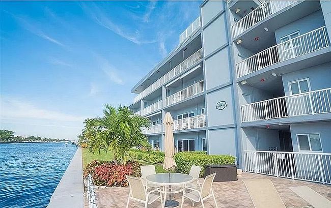 Image of 1201 S Riverside Dr Apt 201