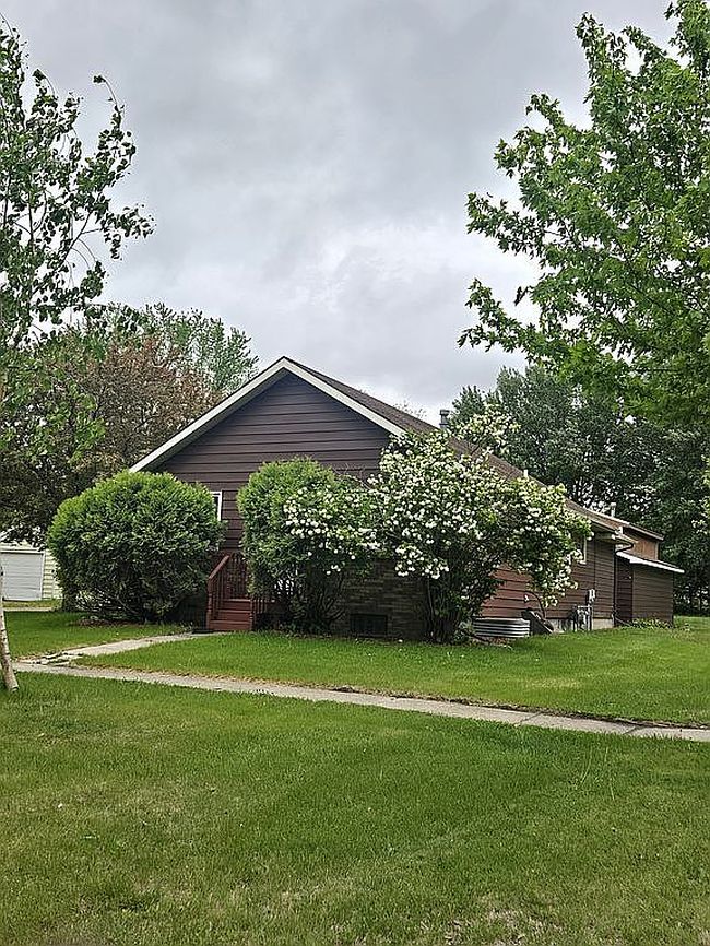 Photo of 1520 Clary St, Worthington, MN