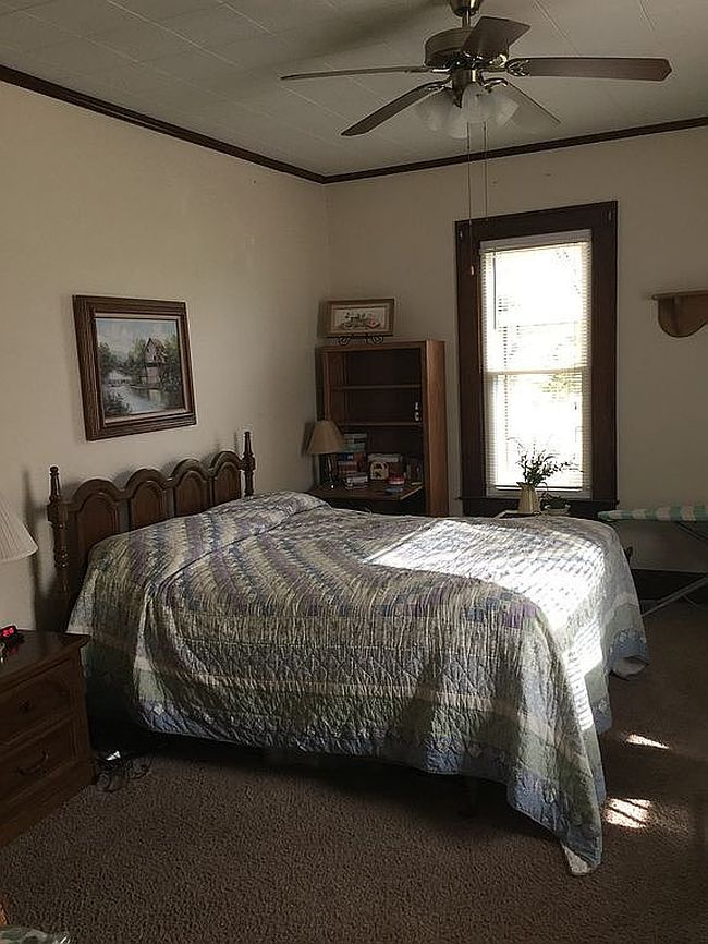 Image of 1011 S Bringhurst Rd