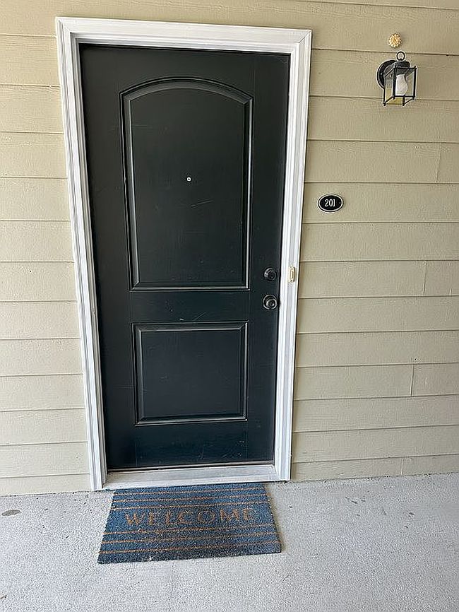 Additional photo 3 of property located at 23 N Grace Ln Apt 201