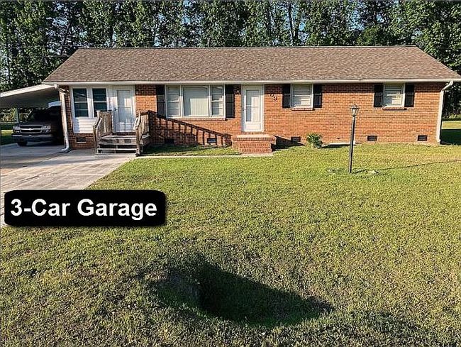Photo of 403 Newsome Dr, Cheraw, SC