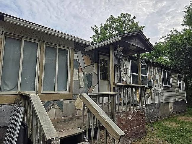 Photo of 1001 E Locust St, Stockton, MO