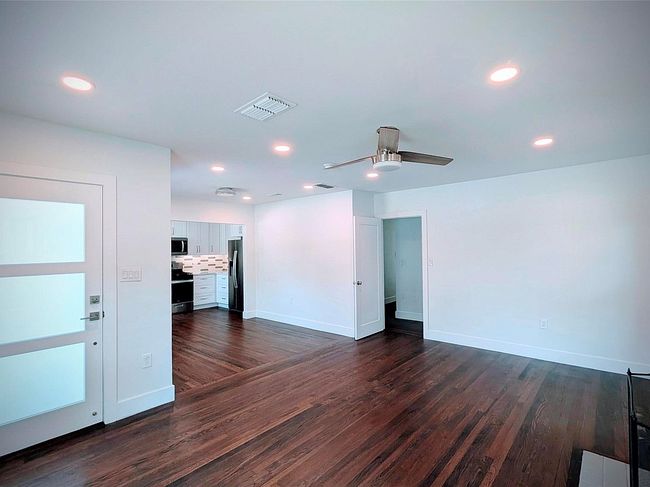 Preview of property located at 4409 Calmont Ave